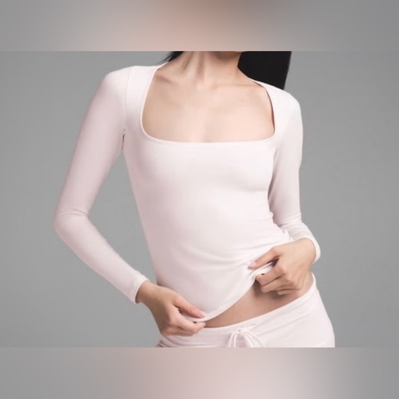 SKIMS Cotton Jersey Scoop Neck Long Sleeve Top NWT - Picture 2 of 3